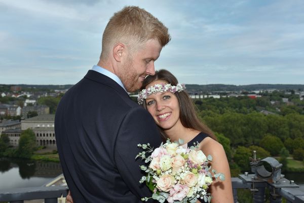 Brautpaar auf dem M�lheimer Rathausturm